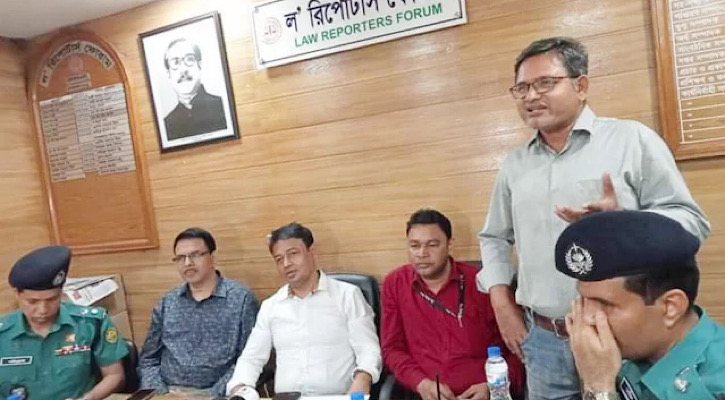 সুপ্রিম কোর্টে লাঠিচার্জ: সাংবাদিকদের কাছে দুঃখ প্রকাশ ডিএমপি কমিশনারের সুপ্রিম কোর্টে লাঠিচার্জ: সাংবাদিকদের কাছে দুঃখ প্রকাশ ডিএমপি কমিশনারের