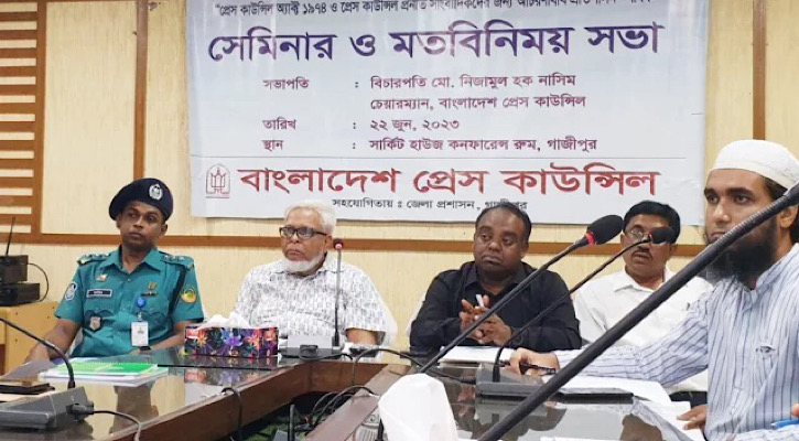 একজন সাংবাদিককে অবশ্যই গ্র্যাজুয়েট হতে হবে: বিচারপতি নাসিম একজন সাংবাদিককে অবশ্যই গ্র্যাজুয়েট হতে হবে: বিচারপতি নাসিম