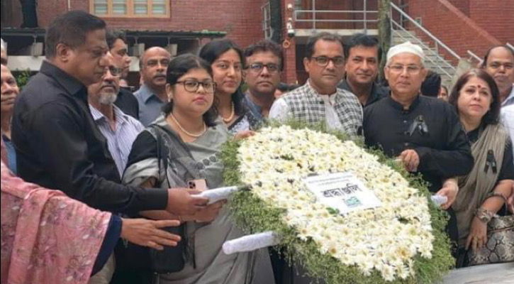 জাতির পিতার সমাধিতে এসএমই ফাউন্ডেশনের শ্রদ্ধা জাতির পিতার সমাধিতে এসএমই ফাউন্ডেশনের শ্রদ্ধা