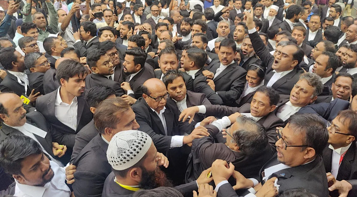 আওয়ামী লীগ ও বিএনপিপন্থী আইনজীবীরা সুপ্রিম কোর্টে আবারও মুখোমুখি আওয়ামী লীগ ও বিএনপিপন্থী আইনজীবীরা সুপ্রিম কোর্টে আবারও মুখোমুখি