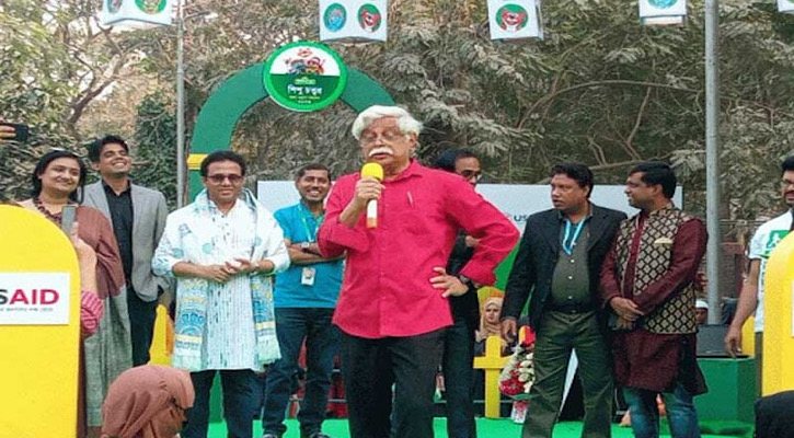 শিশুদের হাতে মোবাইল ফোন নয়, বই তুলে দিন শিশুদের হাতে মোবাইল ফোন নয়, বই তুলে দিন