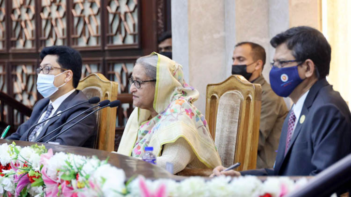 ডিসিদের জন্য প্রধানমন্ত্রীর ২৫ নির্দেশনা ডিসিদের জন্য প্রধানমন্ত্রীর ২৫ নির্দেশনা