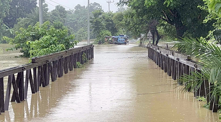 খাগড়াছড়ির সঙ্গে সাজেকের যোগাযোগ বন্ধ, ২ শতাধিক পর্যটক আটকা