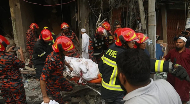 রাজধানীর গুলিস্তানে বিস্ফোরণ : ঘটনাস্থলে র‍্যাবের বোম্ব ডিসপোজাল ইউনিট
