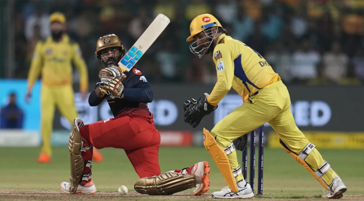 রান উৎসবের ম্যাচে বেঙ্গালুরুকে হারিয়ে তিনে চেন্নাই রান উৎসবের ম্যাচে বেঙ্গালুরুকে হারিয়ে তিনে চেন্নাই