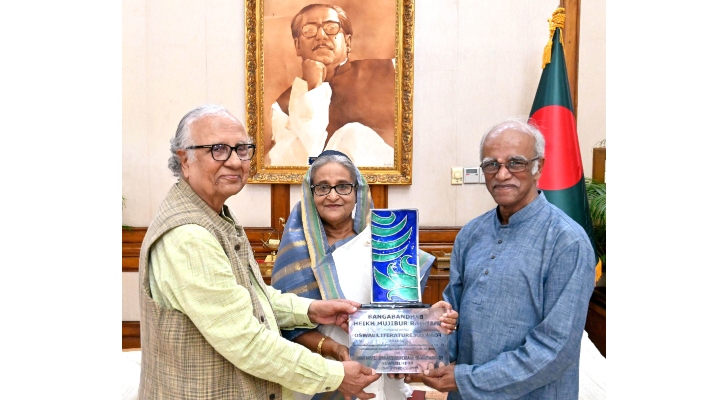 তিনটি বইয়ের জন্য বিশেষ সাহিত্য পুরস্কার পেলেন বঙ্গবন্ধু তিনটি বইয়ের জন্য বিশেষ সাহিত্য পুরস্কার পেলেন বঙ্গবন্ধু