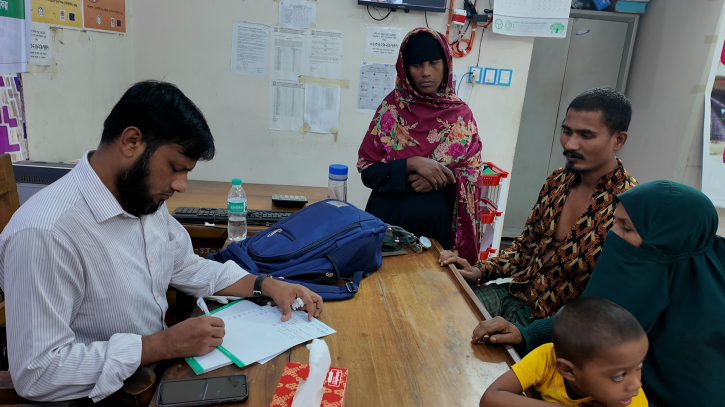 ভোলায় বিনামূল্যে মানসিক স্বাস্থ্য ক্যাম্প: চিকিৎসা পেলেন ৪৭ জন ভোলায় বিনামূল্যে মানসিক স্বাস্থ্য ক্যাম্প: চিকিৎসা পেলেন ৪৭ জন