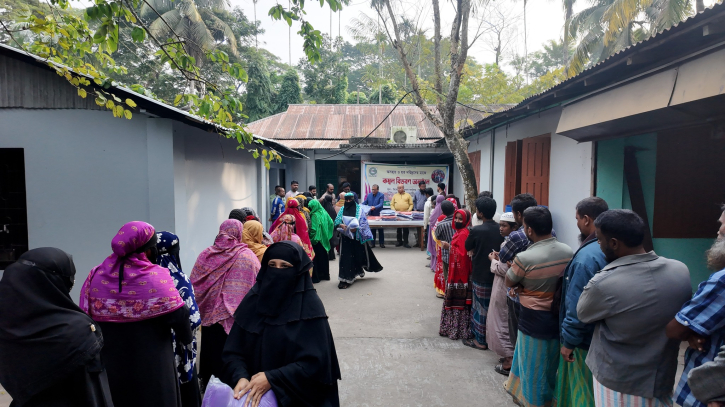 ভোলায় দরিদ্রদের মাঝে শীতবস্ত্র বিতরণ করেছে জিজেইউএস