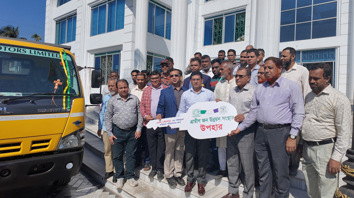 ভোলা পৌরসভার বর্জ্য অপসারণে জিজেইউএসের পক্ষ থেকে নতুন ট্রাক উপহার