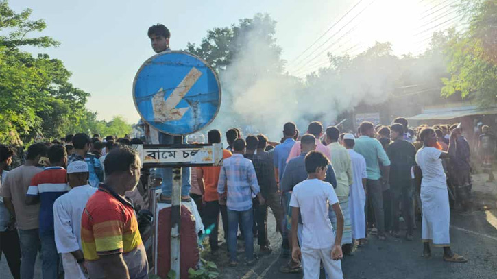 ইমাম মেহেদি দাবি করা নূরাল পাগলের মাজারে ভাঙচুর ইমাম মেহেদি দাবি করা নূরাল পাগলের মাজারে ভাঙচুর