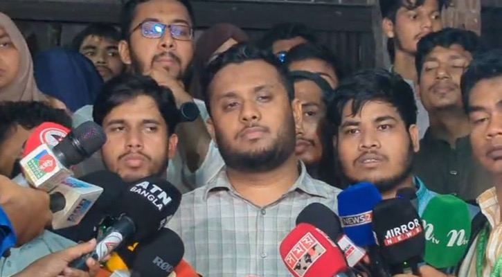 ‘অনিয়ম থাকলে বৃহস্পতিবারই পদত্যাগ করতেন, আজ কেন’ ‘অনিয়ম থাকলে বৃহস্পতিবারই পদত্যাগ করতেন, আজ কেন’