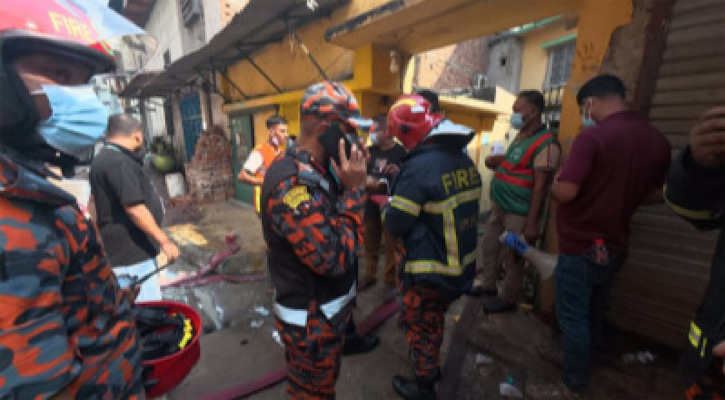 মিরপুরে কেমিক্যাল গোডাউনে অগ্নিকাণ্ডে ৯ জন নিহত মিরপুরে কেমিক্যাল গোডাউনে অগ্নিকাণ্ডে ৯ জন নিহত