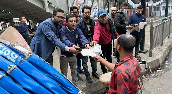 জাতীয় প্রেসক্লাবের সামনে আ’লীগের লিফলেট বিতরণ কর্মসূচি জাতীয় প্রেসক্লাবের সামনে আ’লীগের লিফলেট বিতরণ কর্মসূচি