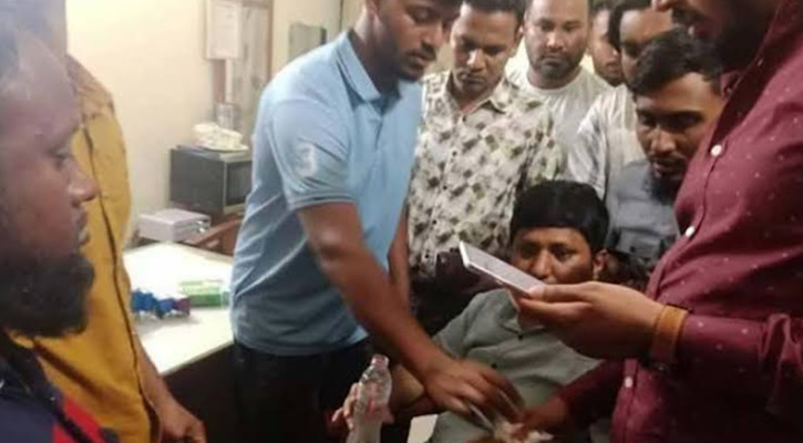 ব্রাহ্মণবাড়িয়ায় ‘নারীর দিকে তাকানো নিয়ে’ সংঘর্ষ, ইউএনও-ওসিসহ আহত ২০ ব্রাহ্মণবাড়িয়ায় ‘নারীর দিকে তাকানো নিয়ে’ সংঘর্ষ, ইউএনও-ওসিসহ আহত ২০