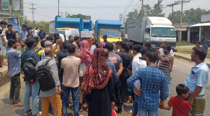 ভাড়া নিয়ে তর্কের জেরে শিক্ষার্থীকে বাস থেকে ফেলে ‘হত্যা’, সহপাঠীদের মহাসড়ক অবরোধ ভাড়া নিয়ে তর্কের জেরে শিক্ষার্থীকে বাস থেকে ফেলে ‘হত্যা’, সহপাঠীদের মহাসড়ক অবরোধ
