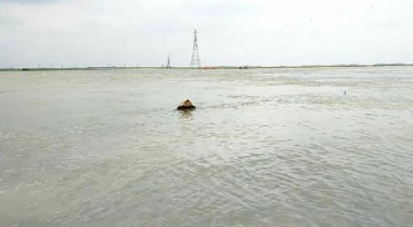 নেত্রকোনায় স্পিডবোট উল্টে নিখোঁজ ৪