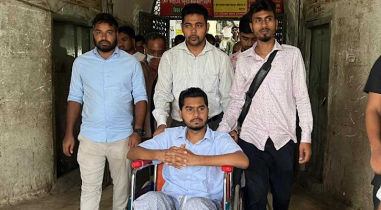 ১৮ দিন পর হাসপাতাল ছাড়লেন নুর
