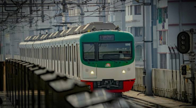 মেট্রো রেলে ঝাঁকুনি, কারওয়ান বাজার-আগারগাঁও চলাচল বন্ধ