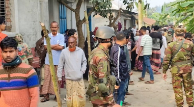নড়াইলে প্রতিপক্ষের হামলায় ৪ জন নিহত নড়াইলে প্রতিপক্ষের হামলায় ৪ জন নিহত