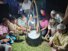 ভোলায় আলোক ফাঁদ স্থাপন করে কৃষকদের সচেতনতা বৃদ্ধি