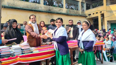 ভোলায় ৬ লাখের বেশি শিক্ষার্থীর হাতে নতুন বই