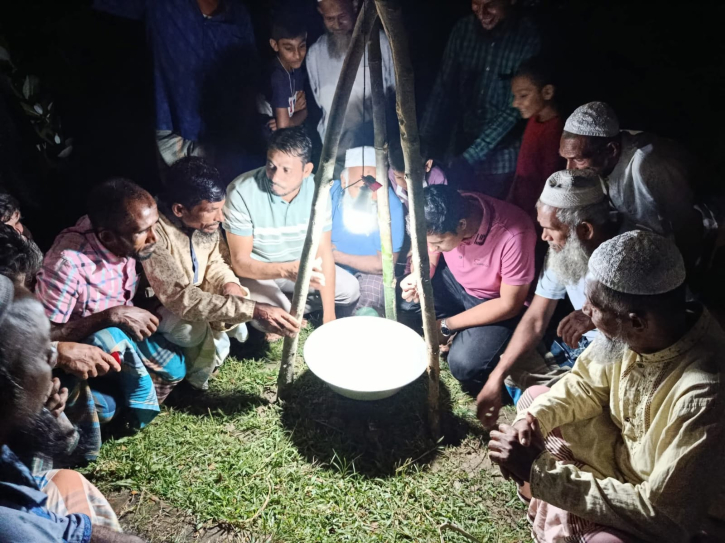 ভোলায় আলোক ফাঁদ স্থাপন করে কৃষকদের সচেতনতা বৃদ্ধি ভোলায় আলোক ফাঁদ স্থাপন করে কৃষকদের সচেতনতা বৃদ্ধি