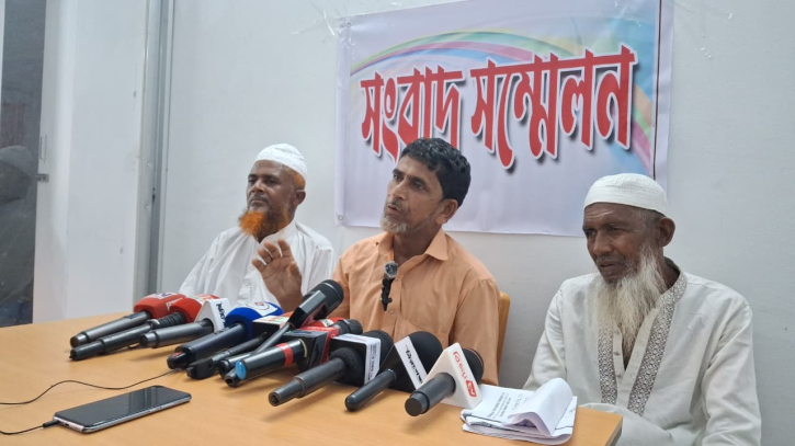 ভোলায় জমি দখলের অপচেষ্টা থেকে রক্ষা পেতে সংবাদ সম্মেলন