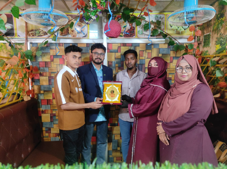 মানবিক সাংবাদিকতায় অবদান রাখায় আরিফুল ইসলাম রিয়াজকে সম্মাননা