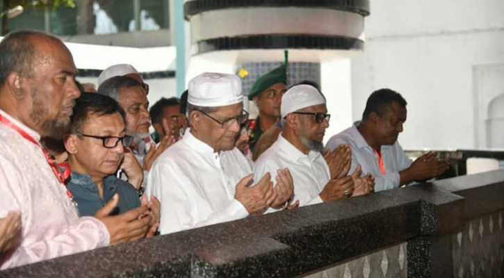 সিলেটে পৌঁছে দুই মাজার জিয়ারত করলেন রাষ্ট্রপতি