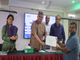 মোবাইল সার্ভিসিং ট্রেডে প্রশিক্ষকদের প্রশিক্ষণ কর্মসূচির সমাপনী মোবাইল সার্ভিসিং ট্রেডে প্রশিক্ষকদের প্রশিক্ষণ কর্মসূচির সমাপনী
